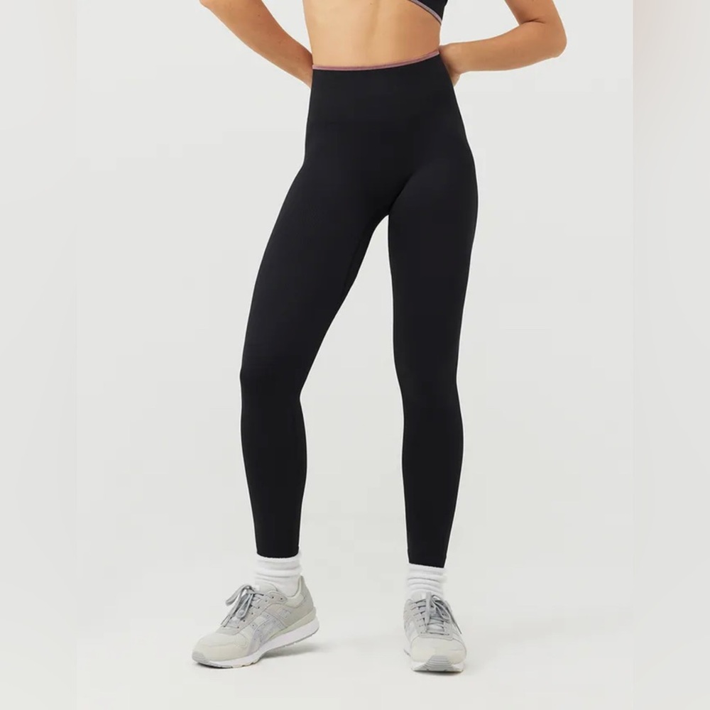 Outdoor Voices Seamless 7/8 Legging. Black
